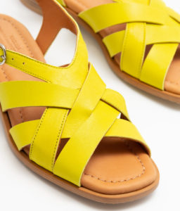 sandalias de piel amarillas