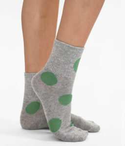 calcetín gris topos grandes verdes